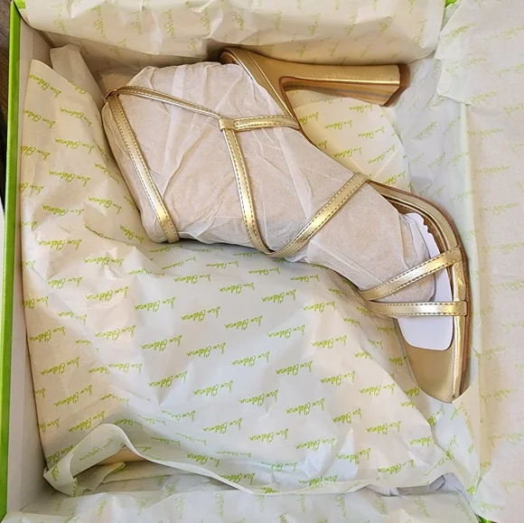 New in original box Sam Edelman Lilly gold leather 4.5 inch heel, size 10 - Picture 10 of 10